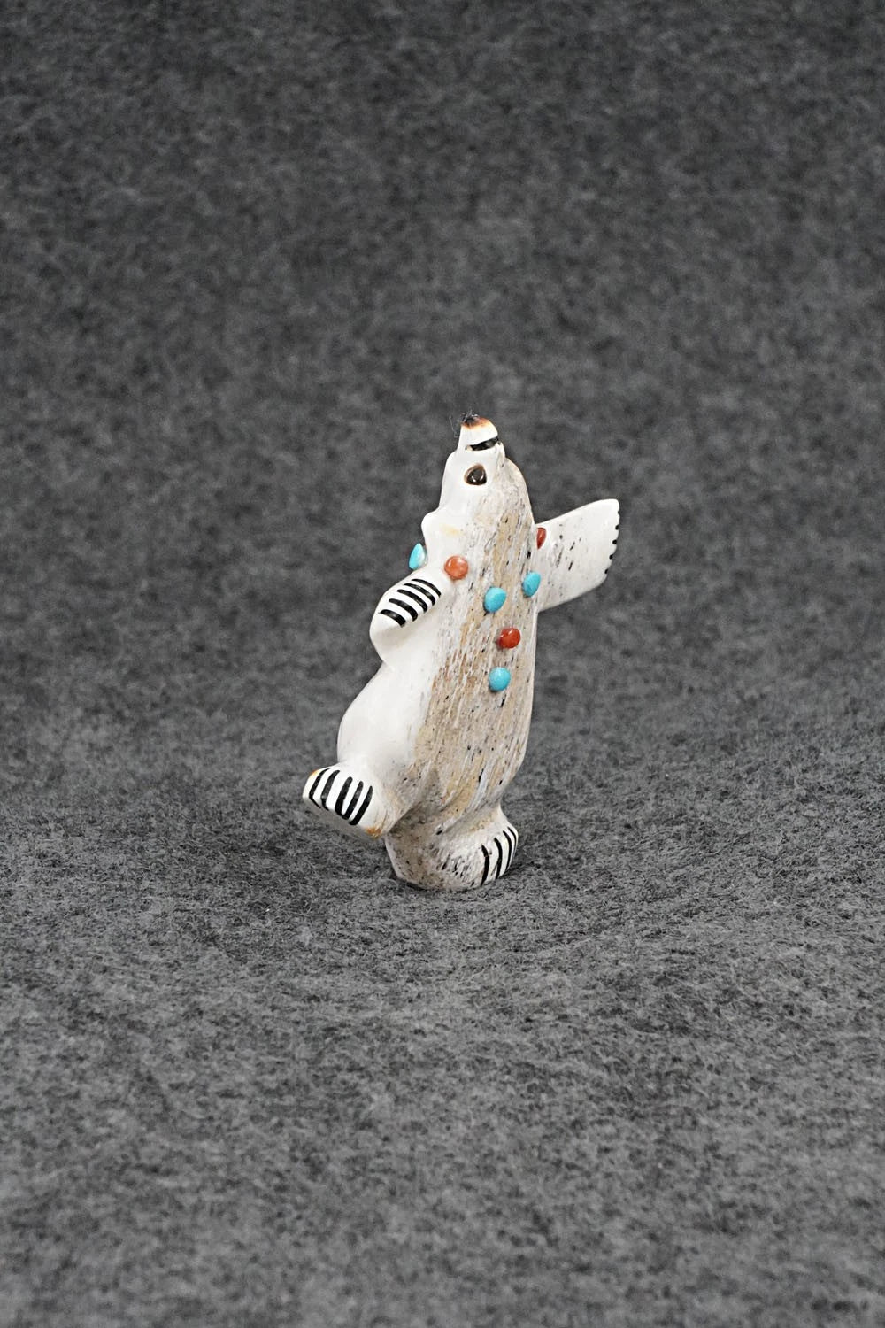 Bear Zuni Fetish Carving - Claudia Peina