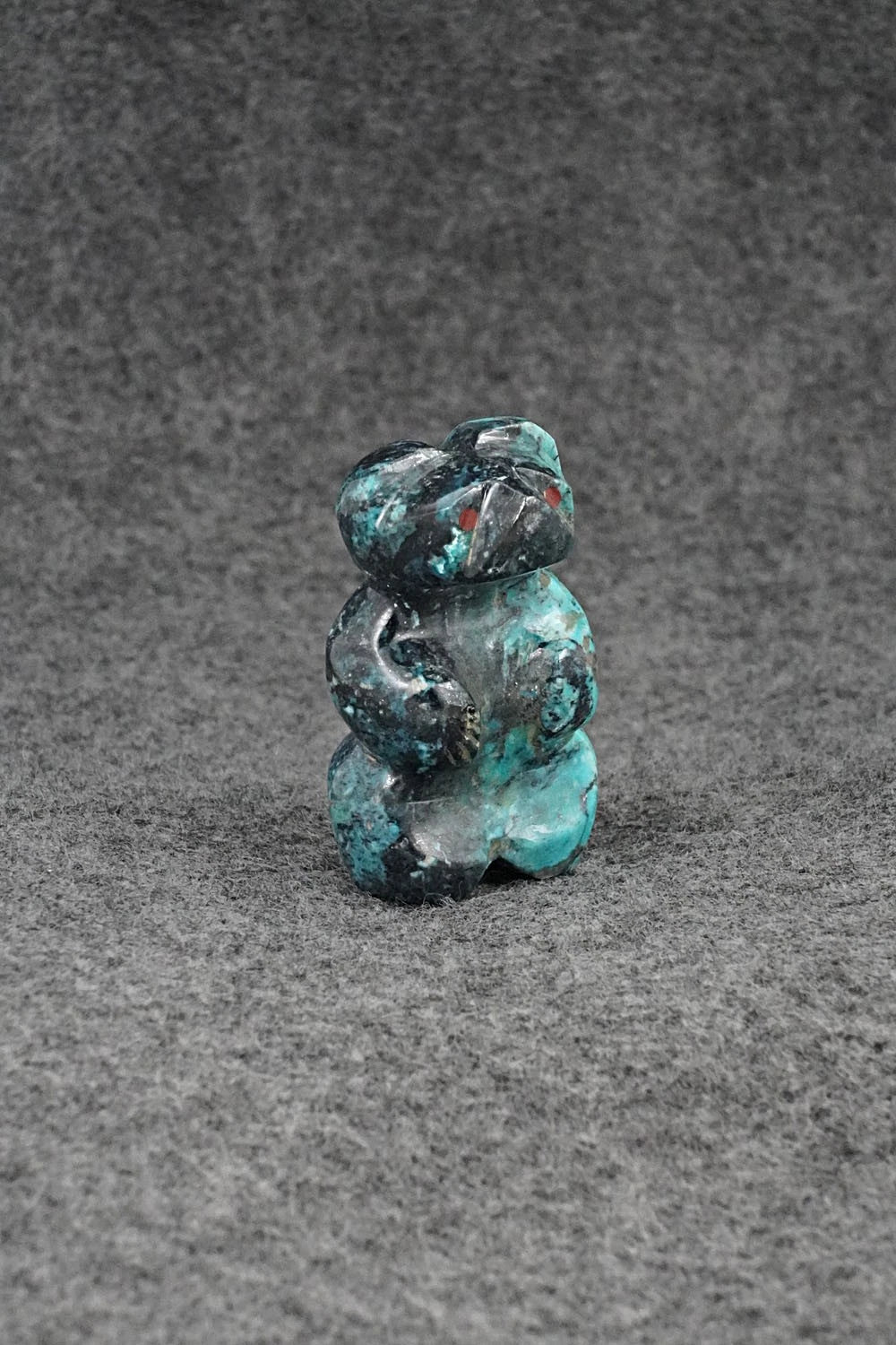 Bear Zuni Fetish Carving - Kenric Laiwekete