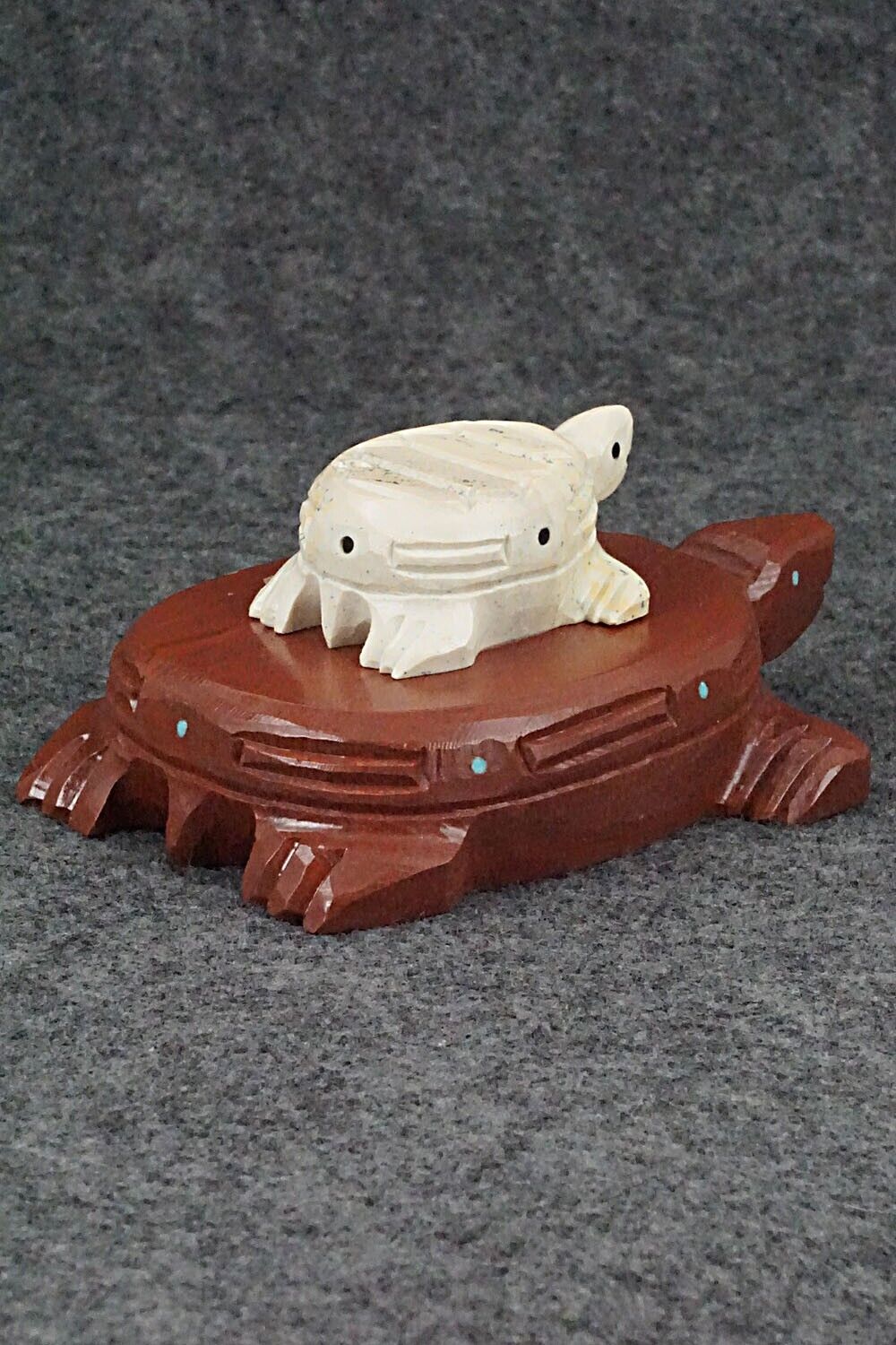 Turtles Zuni Fetish Carving - Jesus Espino