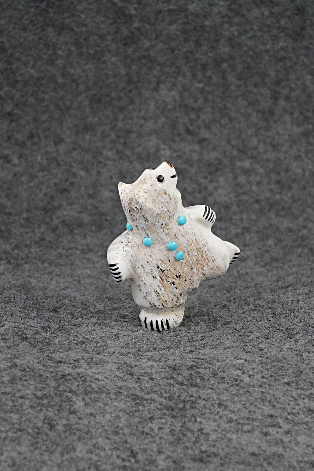 Bear Zuni Fetish Carving - Claudia Peina