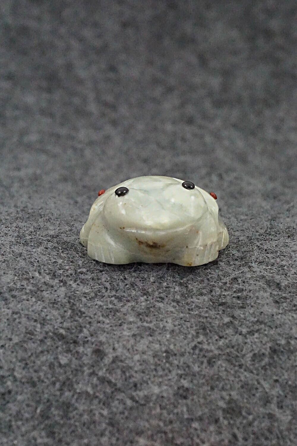 Frog Zuni Fetish Carving - Gordon Poncho