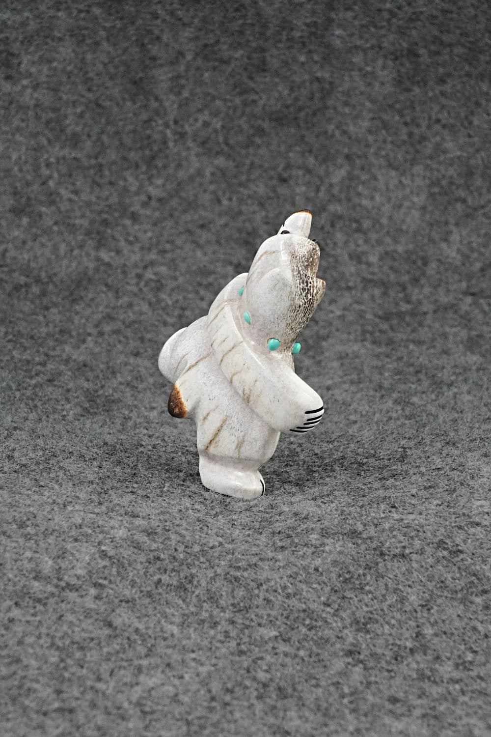 Bear Zuni Fetish Carving - Claudia Peina