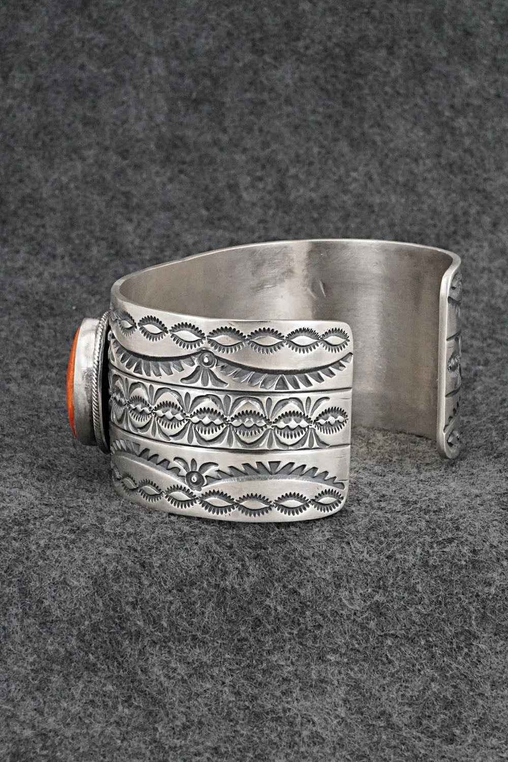 Spiny Oyster & Sterling Silver Bracelet - Mark Yazzie