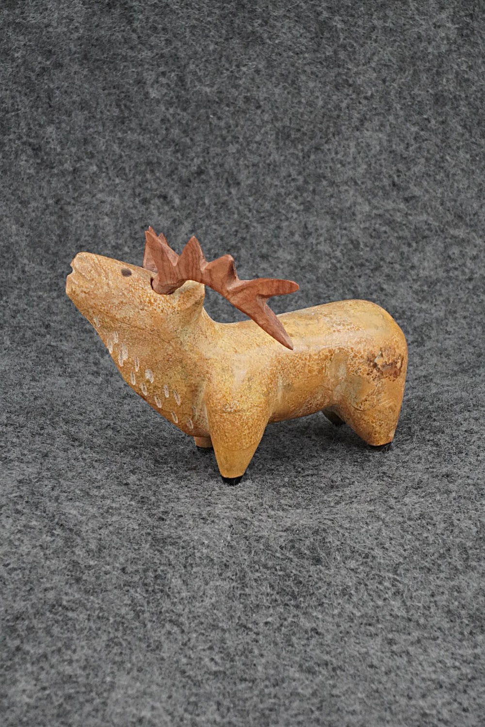 Elk Zuni Fetish Carving - Enrike Leekya