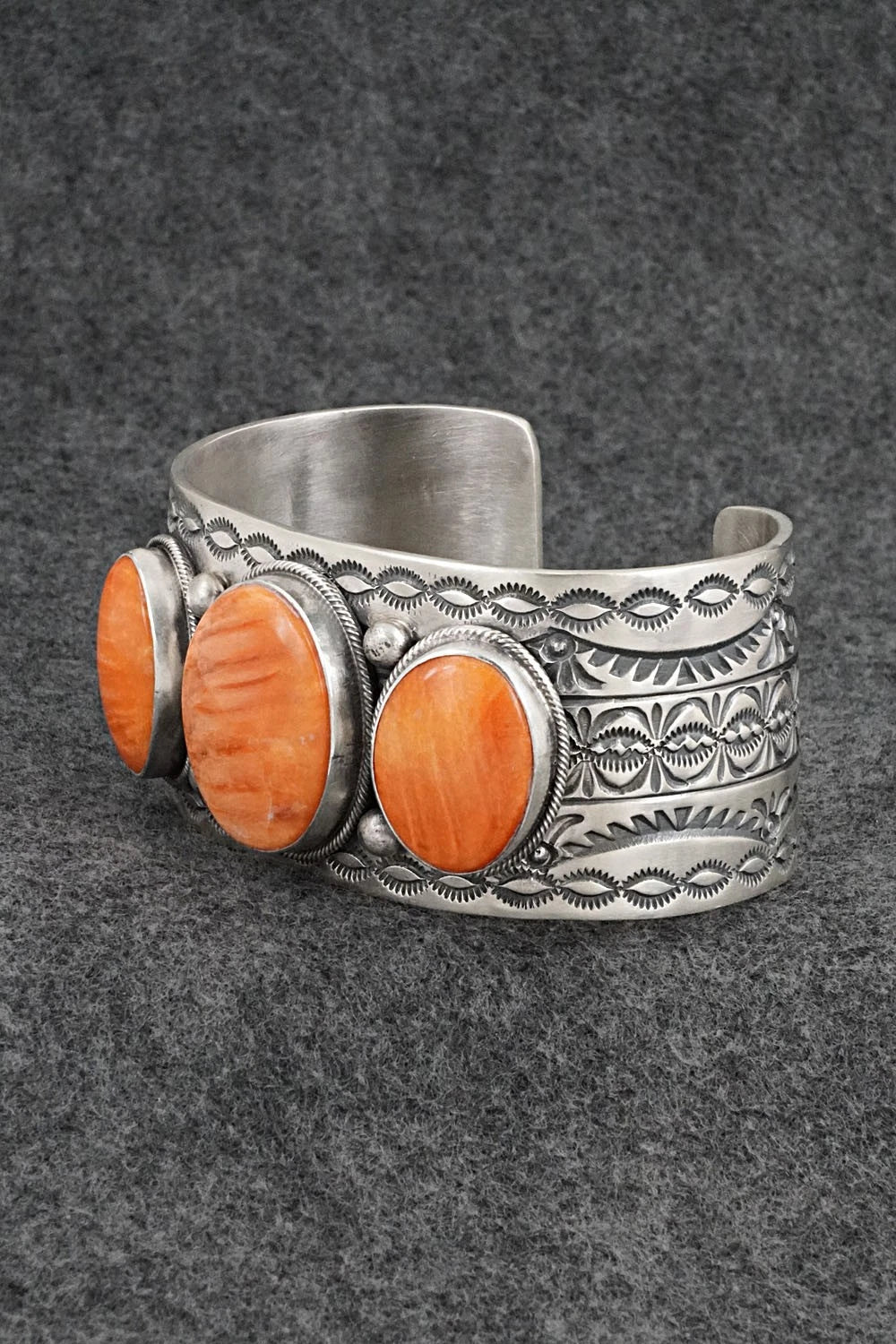 Spiny Oyster & Sterling Silver Bracelet - Mark Yazzie
