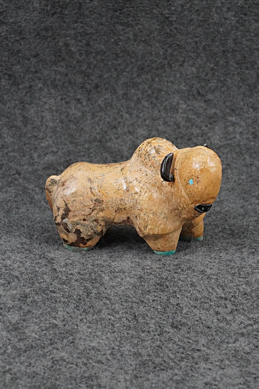 Buffalo Zuni Fetish Carving - Freddie Leekya