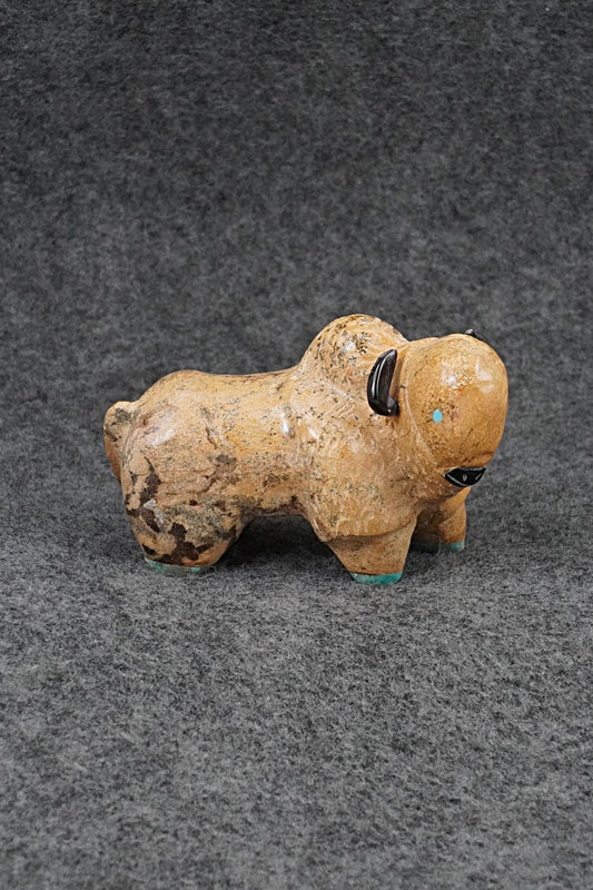 Buffalo Zuni Fetish Carving - Freddie Leekya