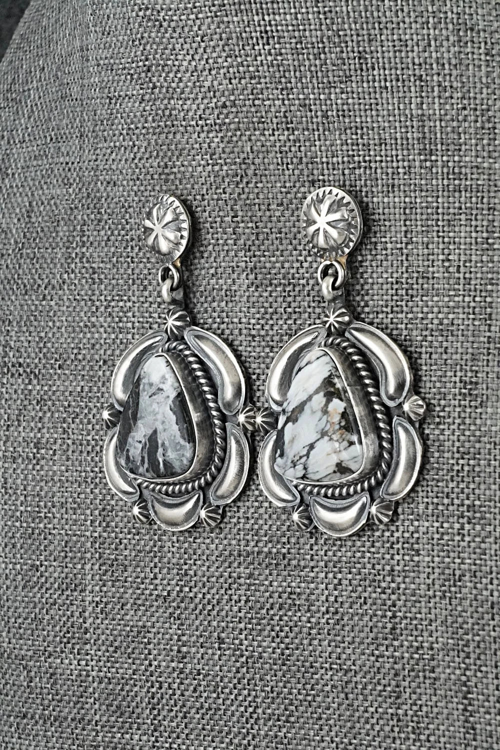 White Buffalo & Sterling Silver Necklace and Earrings Set - Raymond Delgarito