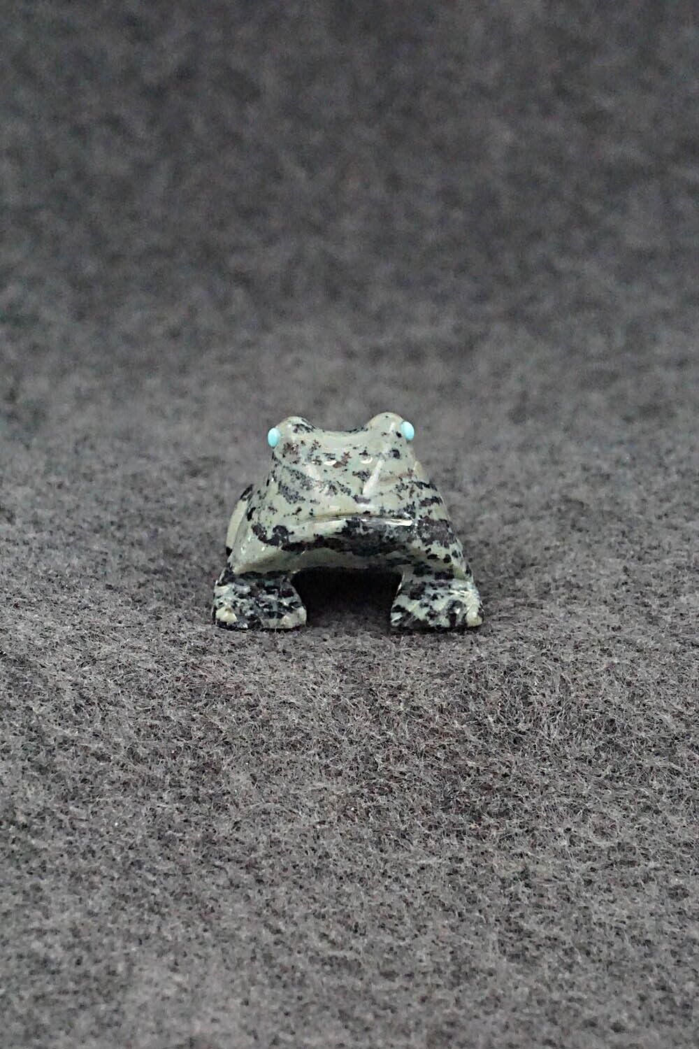 Frog Zuni Fetish Carving - Karen Hustito