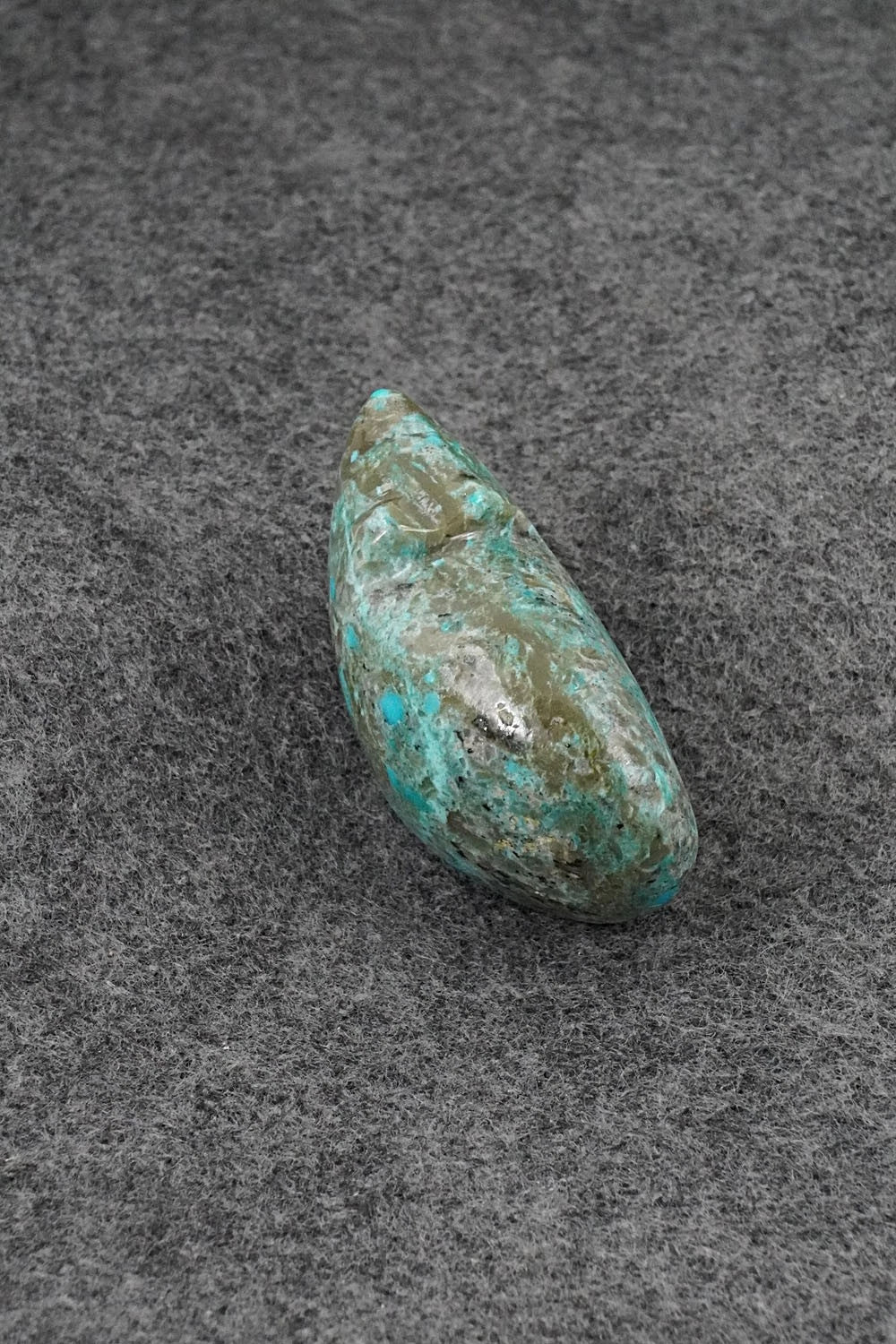 Bear Zuni Fetish Carving - Abby Panteah Quam