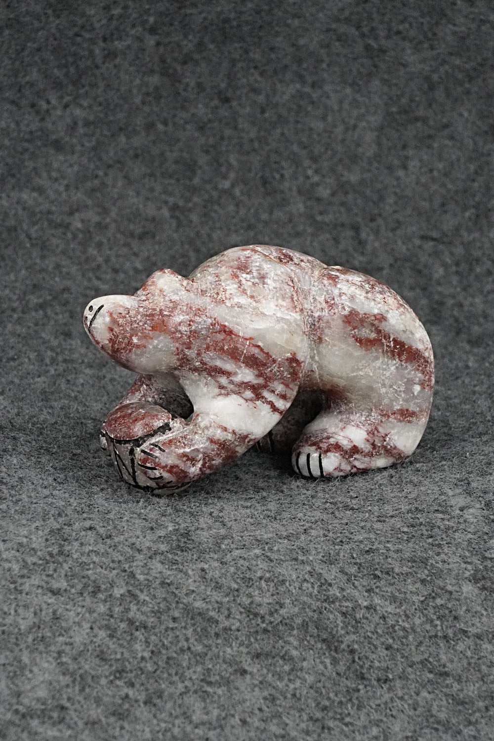 Bear Zuni Fetish Carving - Rick Kallestewa