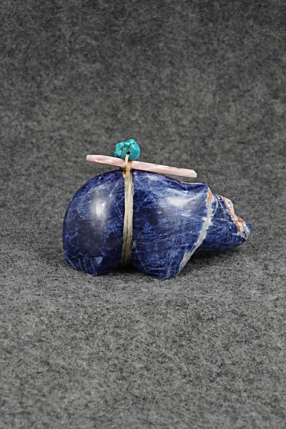 Bear Zuni Fetish Carving - Daphne Quam