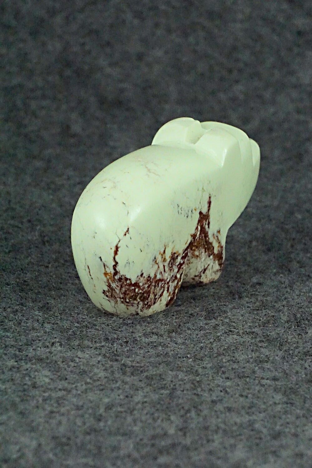 Bear Zuni Fetish Carving - Bernard Laiwakete