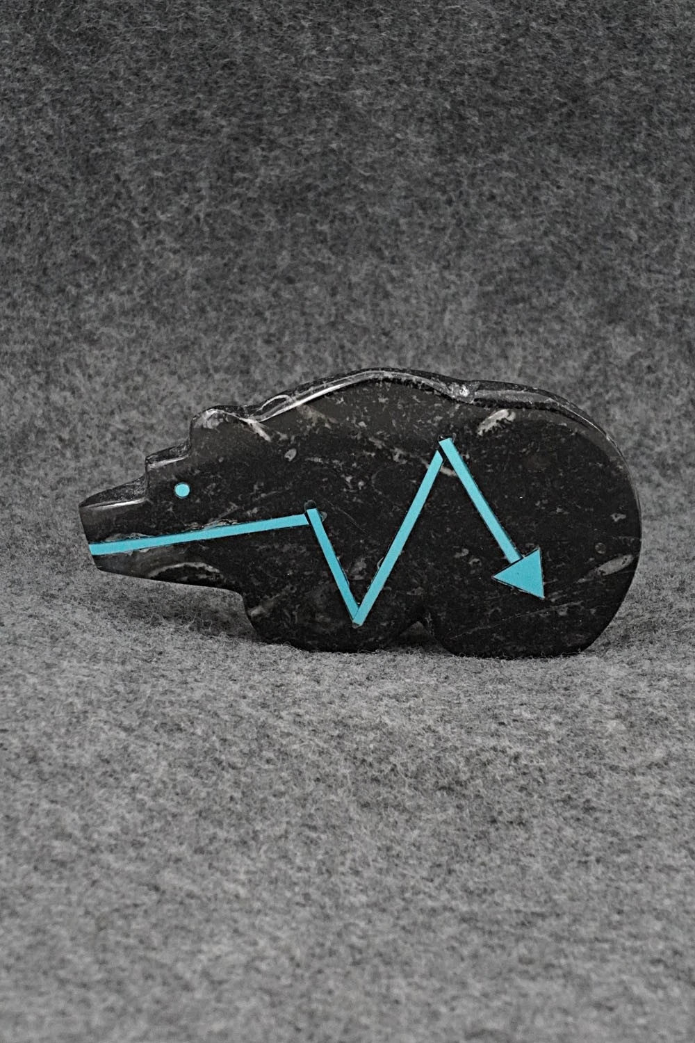 Bear Zuni Fetish Carving - Bernard Laiwakete