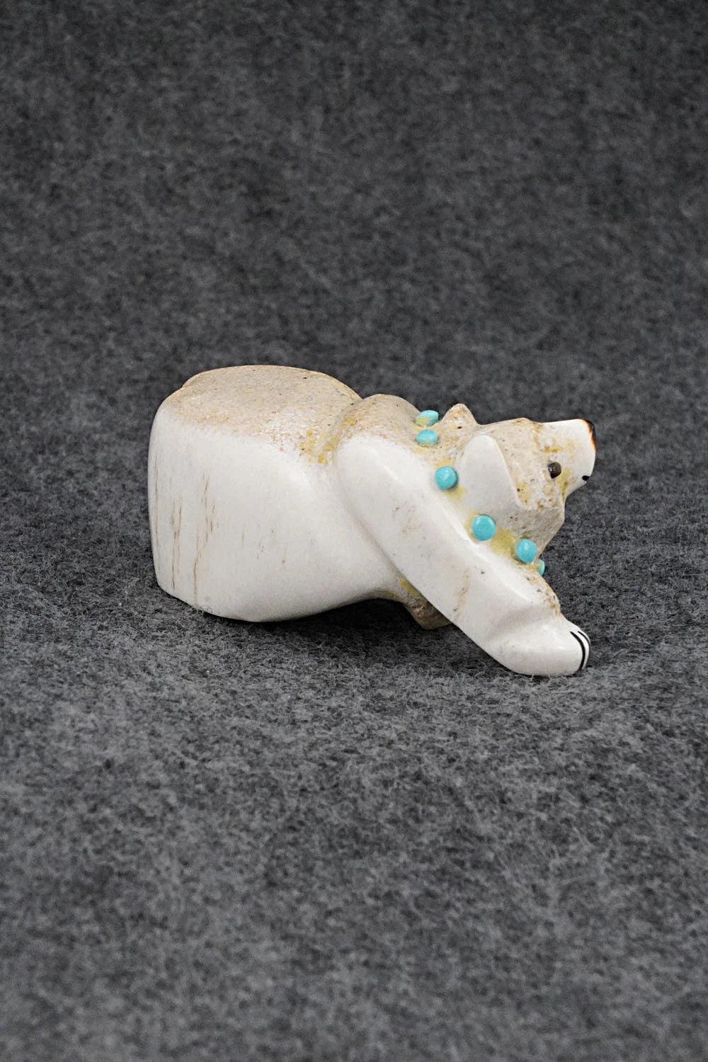 Bear Zuni Fetish Carving - Claudia Peina