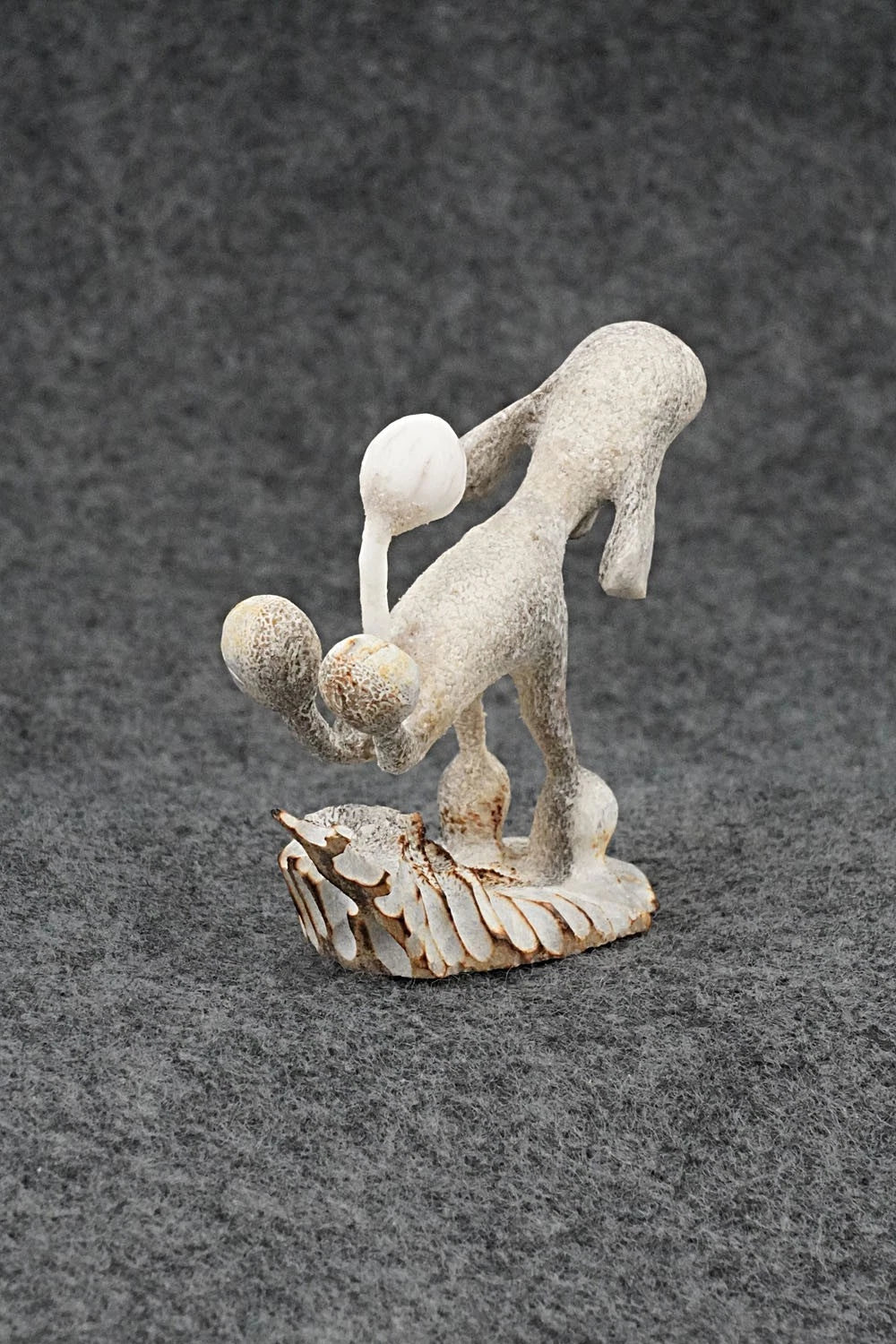 Dog Zuni Fetish Carving - Ruben Najera