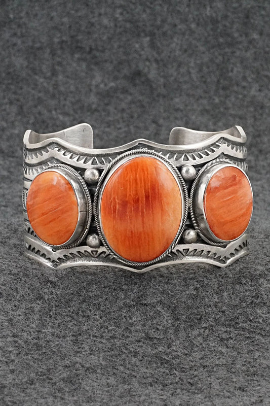 Spiny Oyster & Sterling Silver Bracelet - Mark Yazzie