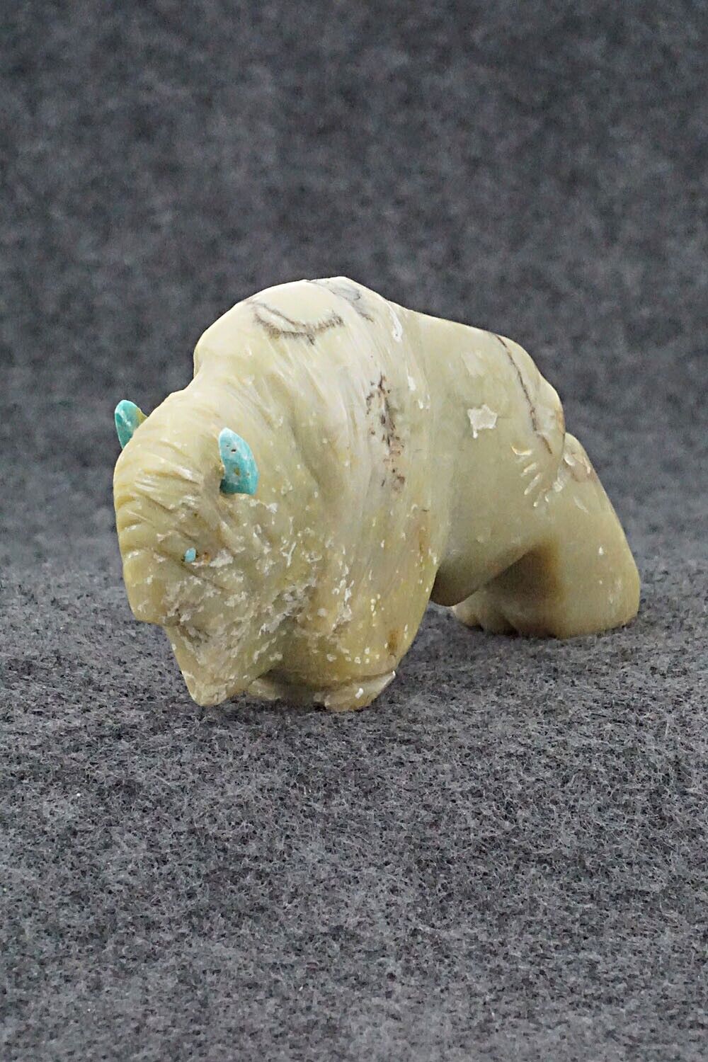 Buffalo Zuni Fetish Carving - Kevin Quam