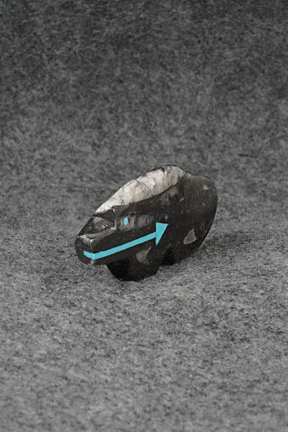 Bear Zuni Fetish Carving - Bernard Laiwakete