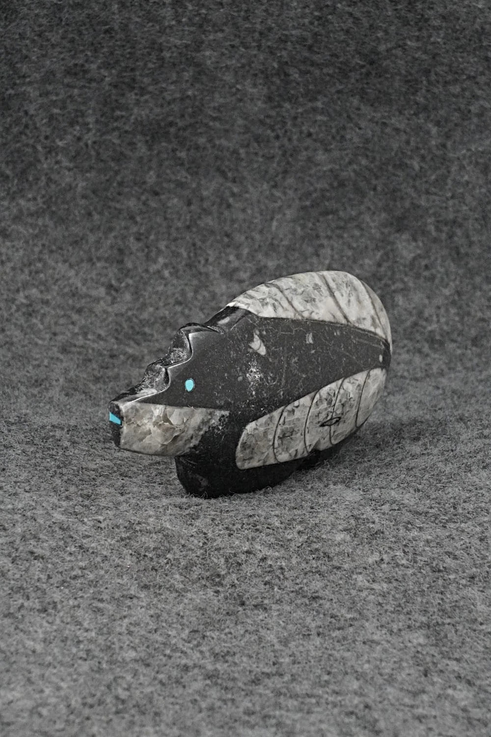 Bear Zuni Fetish Carving - Bernard Laiwakete