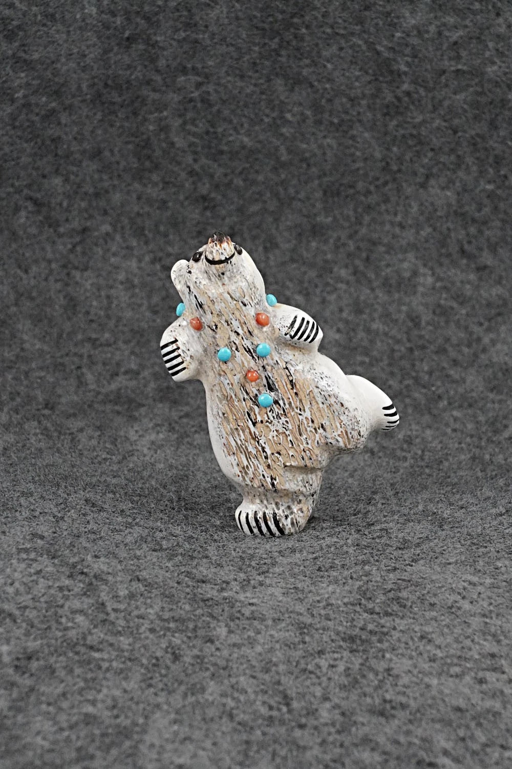 Bear Zuni Fetish Carving - Claudia Peina