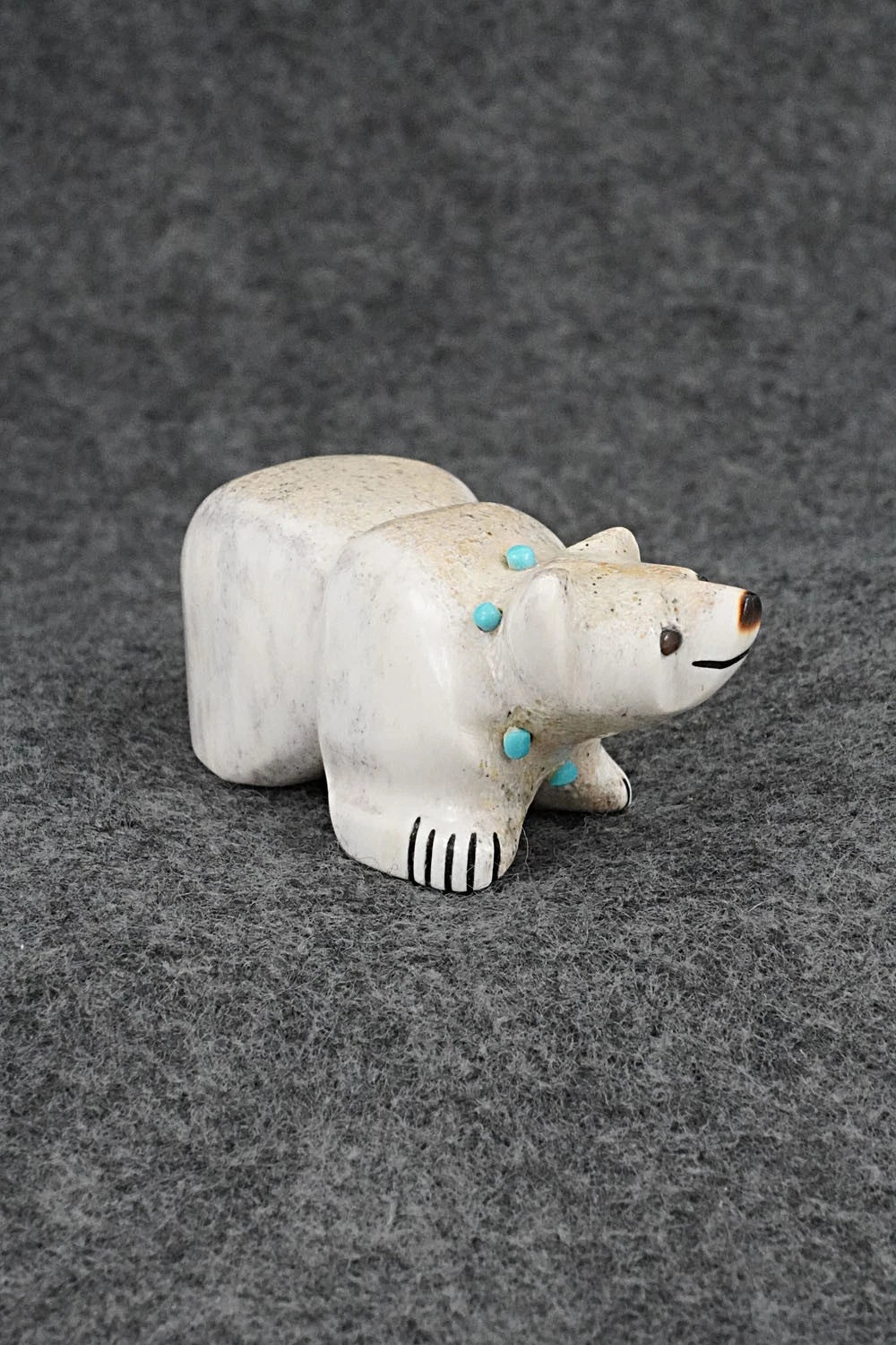 Bear Zuni Fetish Carving - Claudia Peina