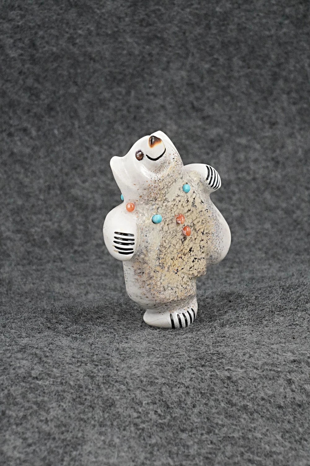 Bear Zuni Fetish Carving - Claudia Peina