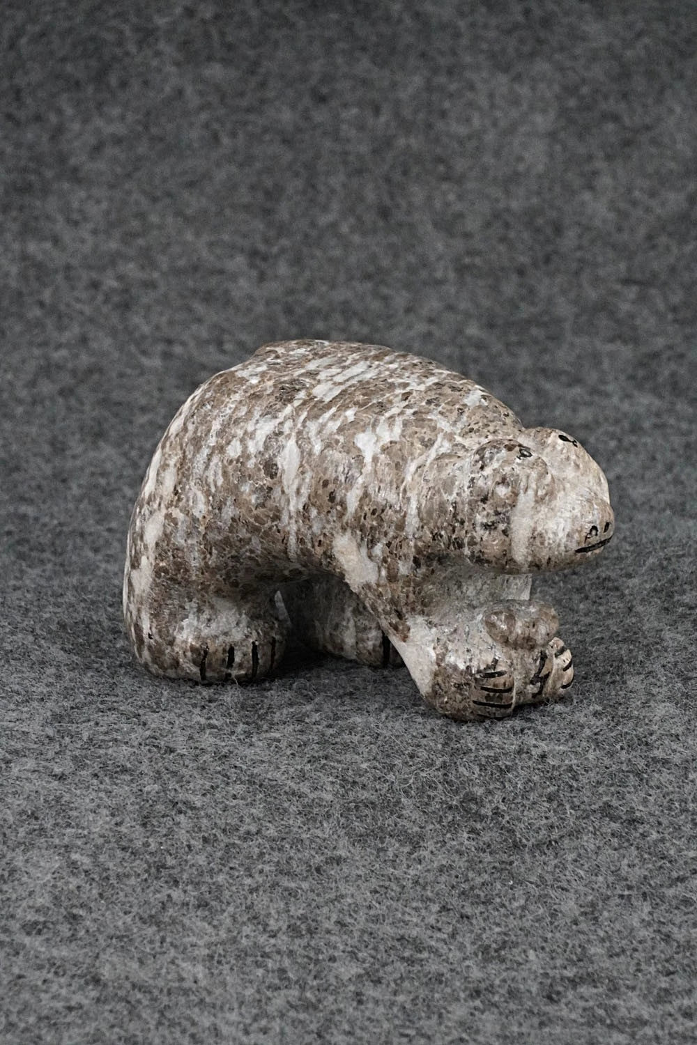 Bear Zuni Fetish Carving - Rick Kallestewa