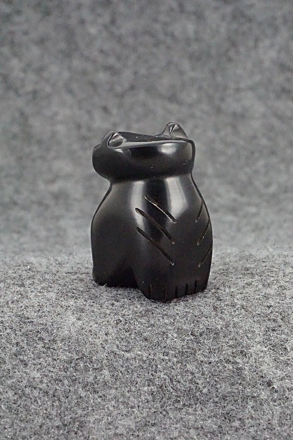 Bear Zuni Fetish Carving - Brandon Phillips