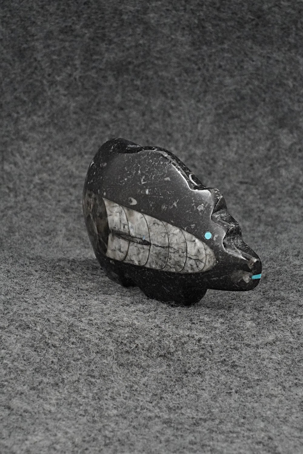 Bear Zuni Fetish Carving - Bernard Laiwakete