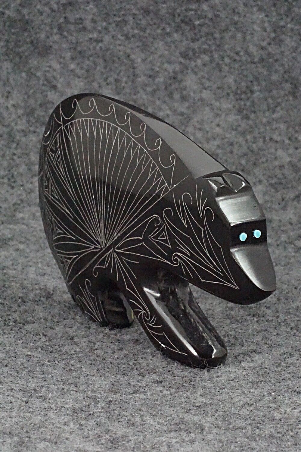 Bear Zuni Fetish Carving - Jonathan Natewa