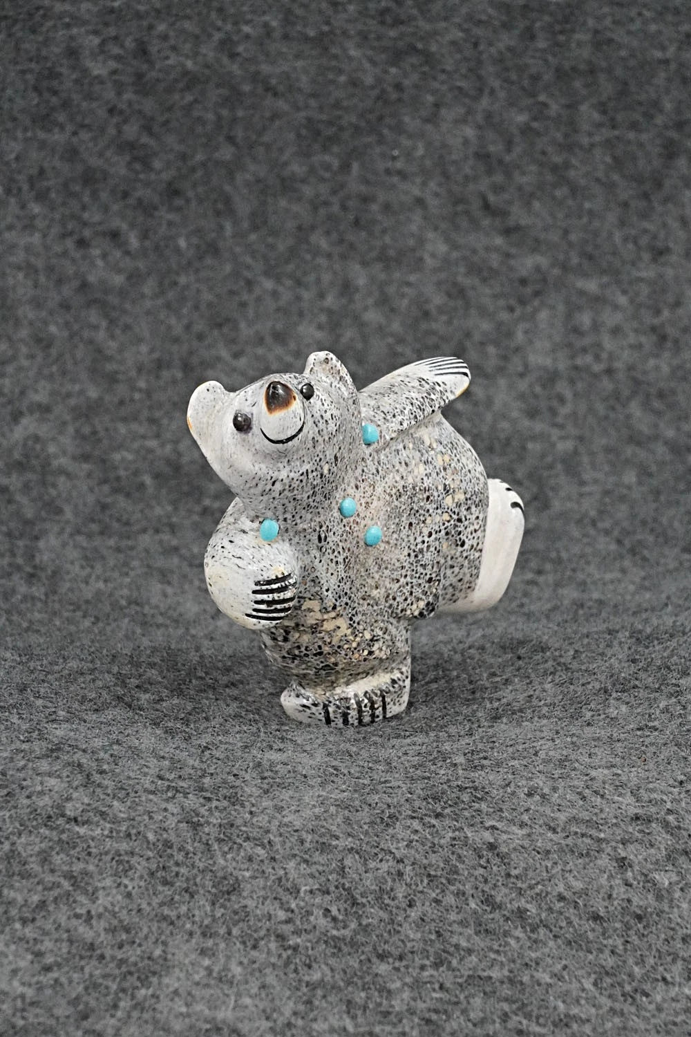 Bear Zuni Fetish Carving - Claudia Peina