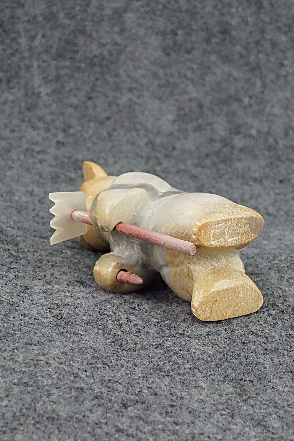Rabbit with Carrot Zuni Fetish Carving - Enrike Leekya