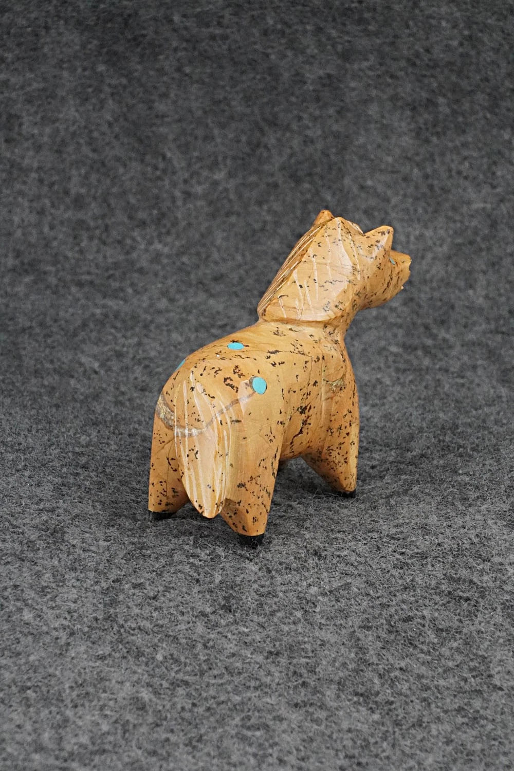 Horse Zuni Fetish Carving - Enrike Leekya