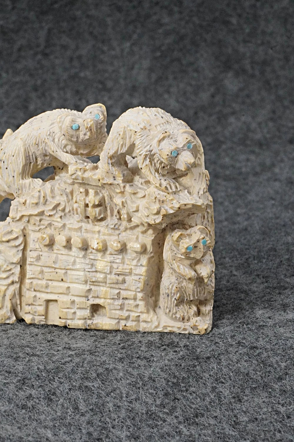 Bear Zuni Fetish Carving - Adrian Cachini