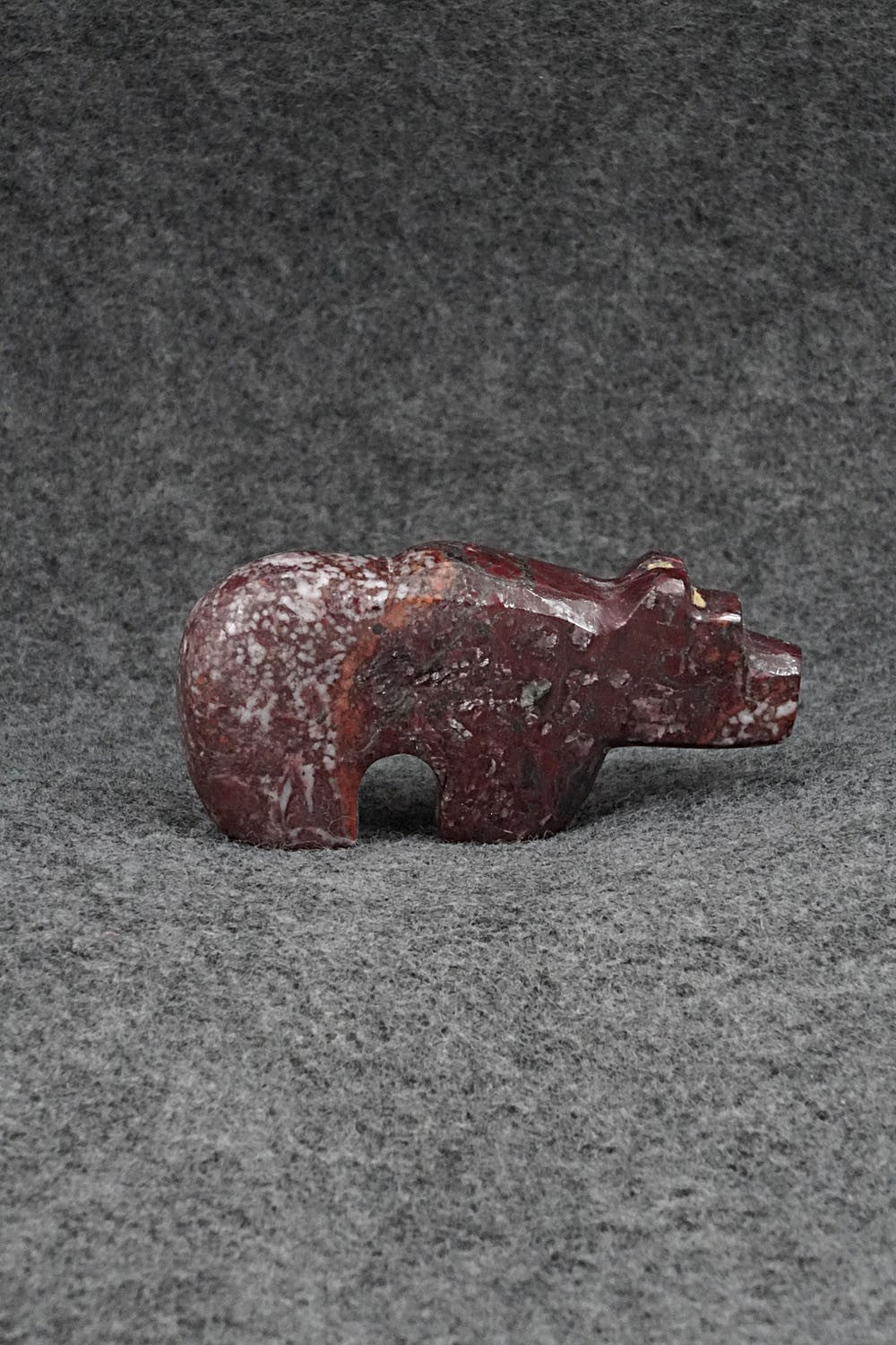 Bear Zuni Fetish Carving - Bernard Laiwakete