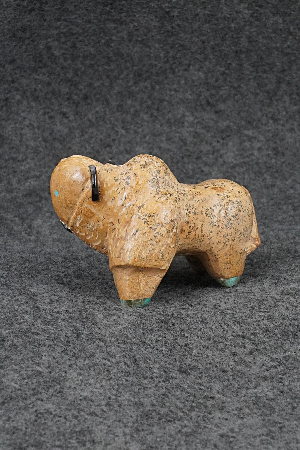 Buffalo Zuni Fetish Carving - Freddie Leekya
