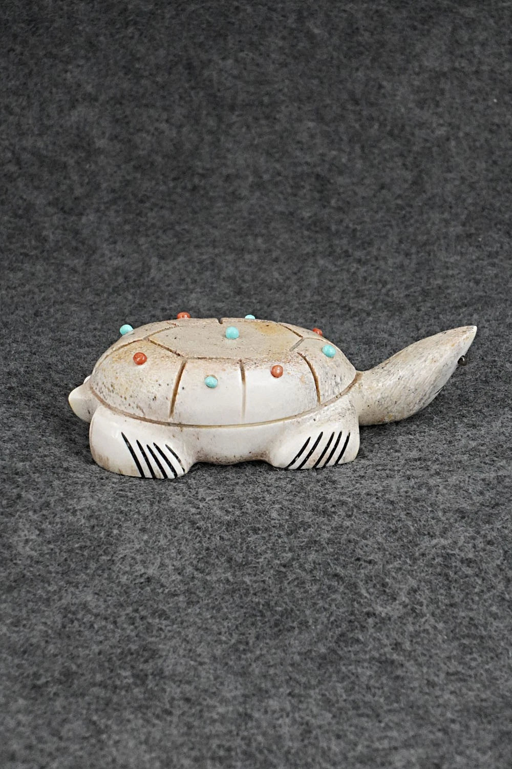 Turtle Zuni Fetish Carving - Claudia Peina