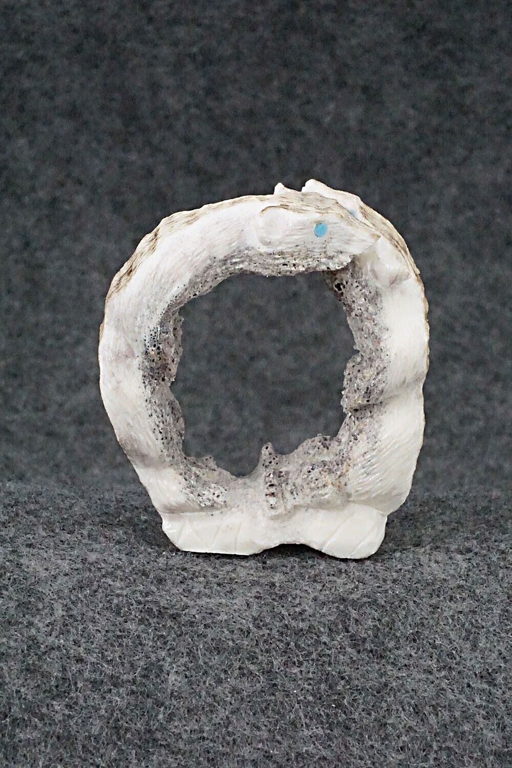 Bear Zuni Fetish Carving - Chris Peina