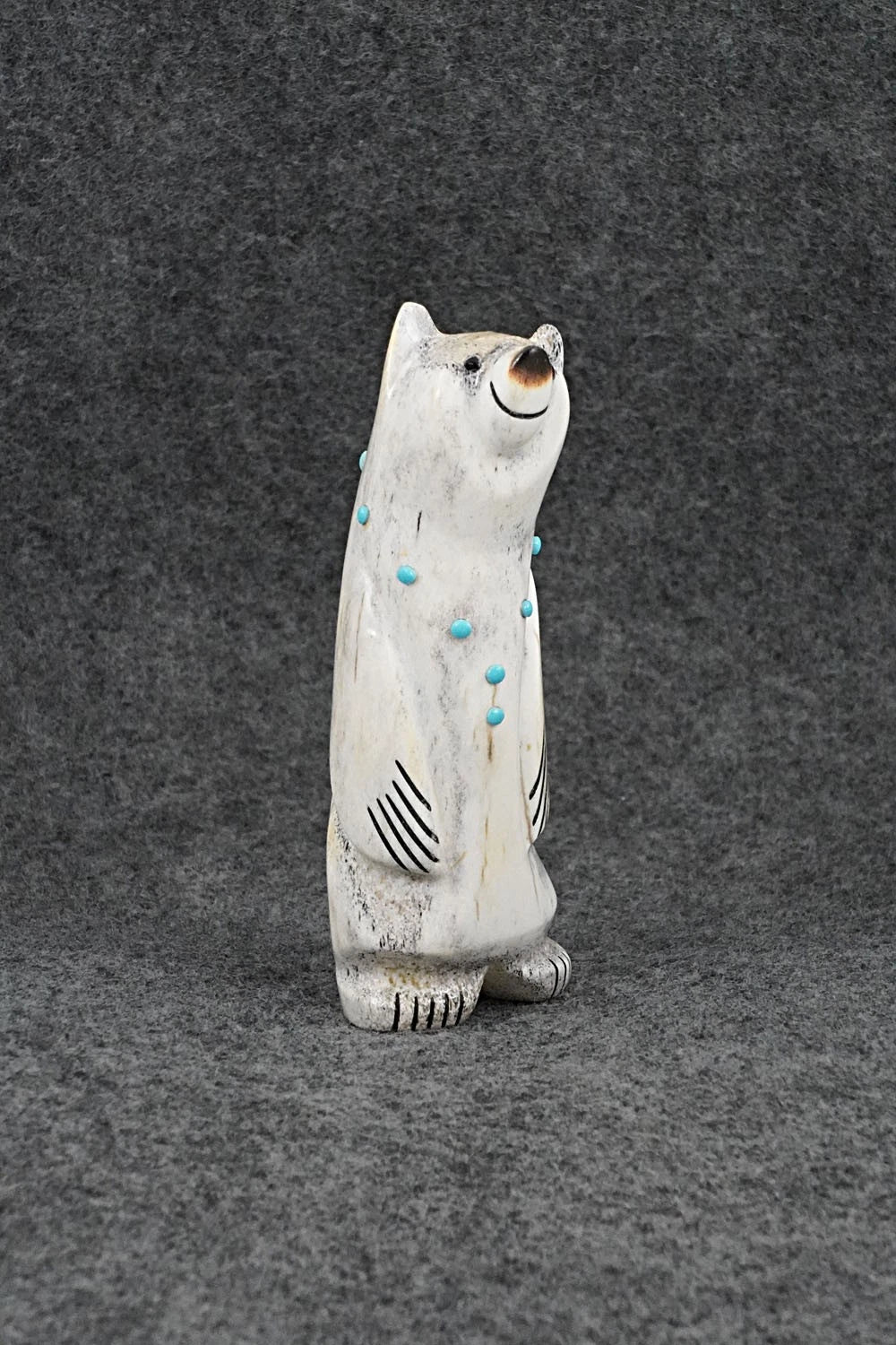 Bear Zuni Fetish Carving - Claudia Peina
