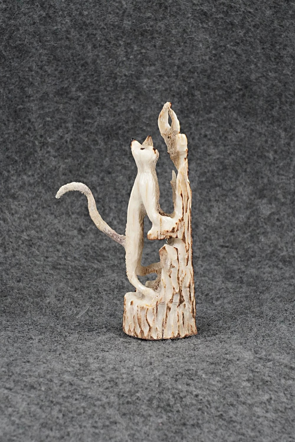 Mountain Lion Zuni Fetish Carving - Ruben Najera