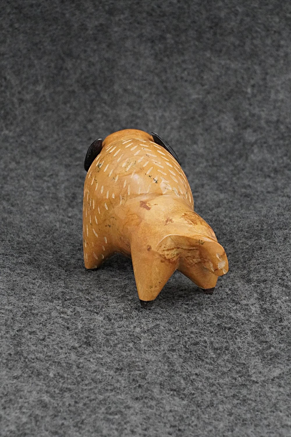 Buffalo Zuni Fetish Carving - Enrike Leekya