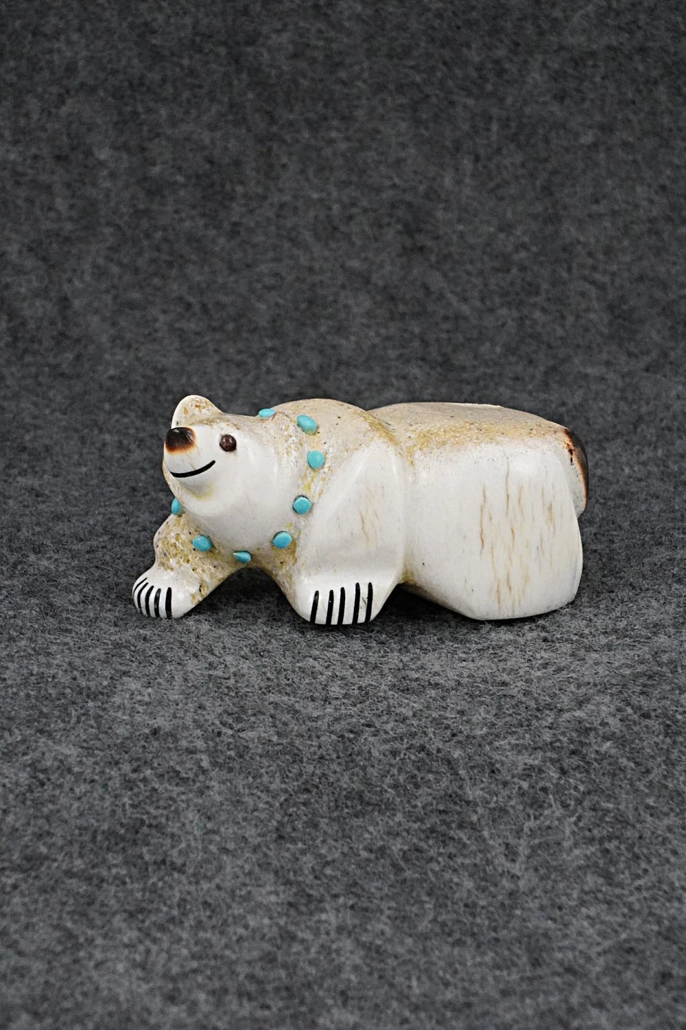 Bear Zuni Fetish Carving - Claudia Peina