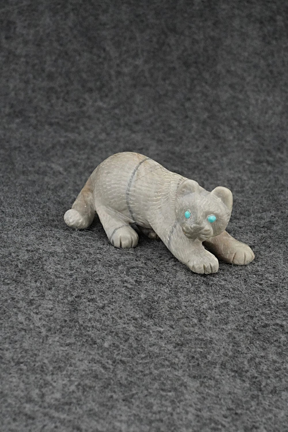 Mountain Lion Zuni Fetish Carving - Wilfred Cheama