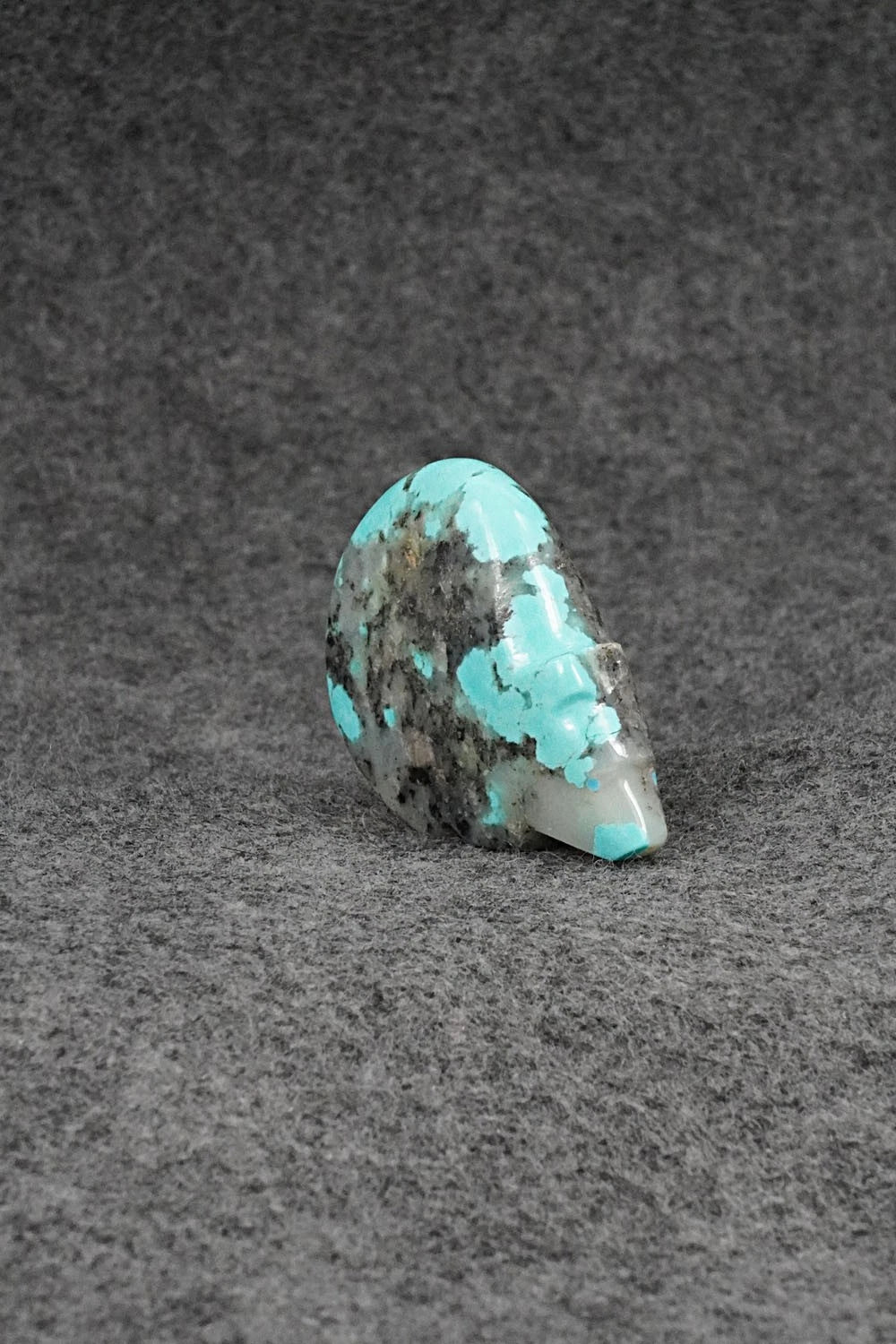 Bear Zuni Fetish Carving - Abby Panteah Quam