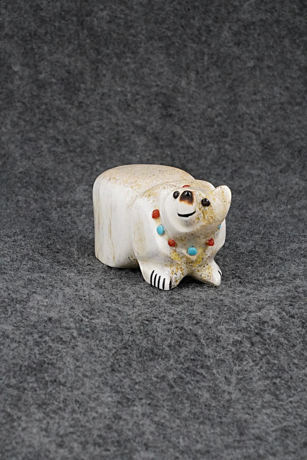 Bear Zuni Fetish Carving - Claudia Peina