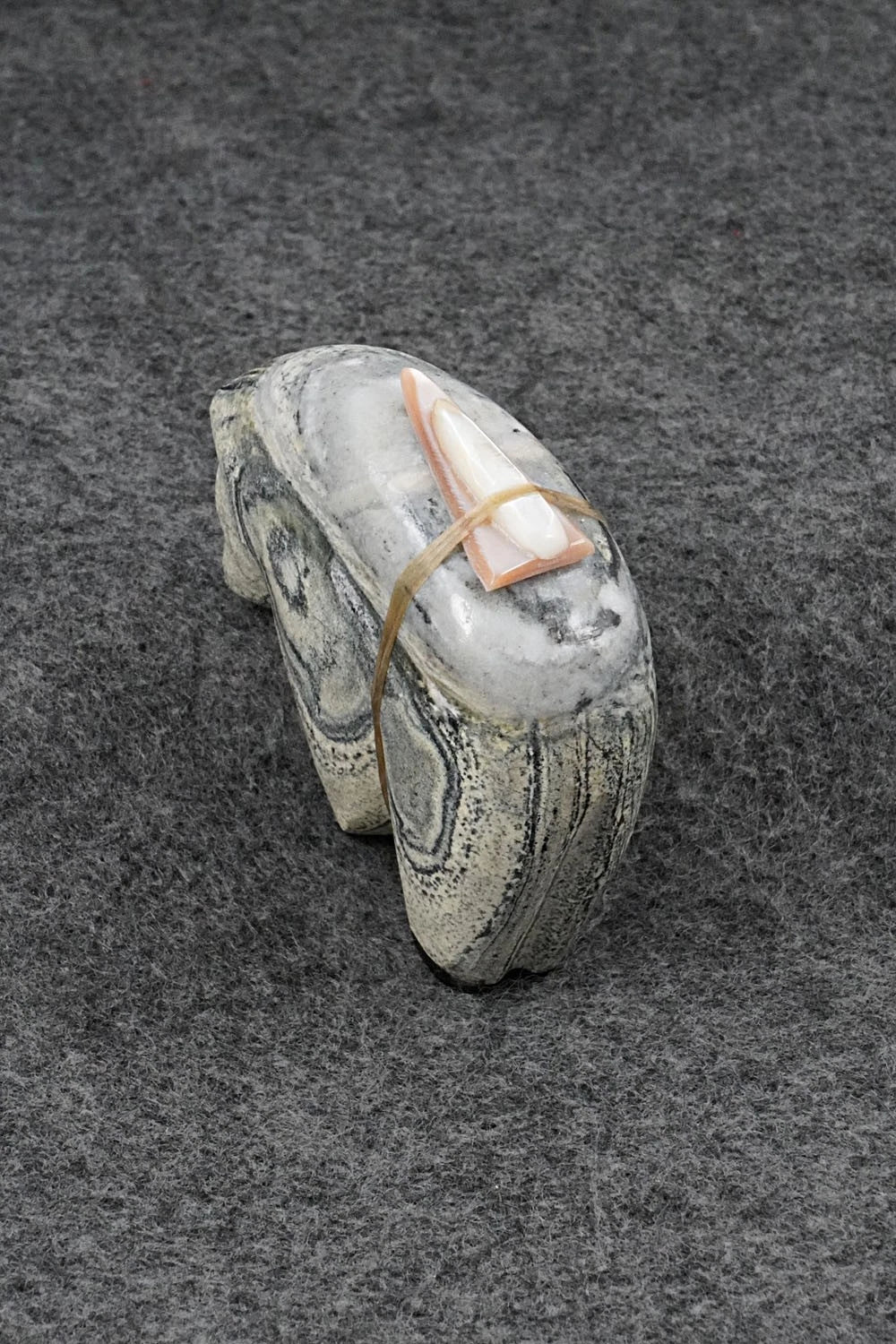 Bear Zuni Fetish Carving - Delvin Leekya