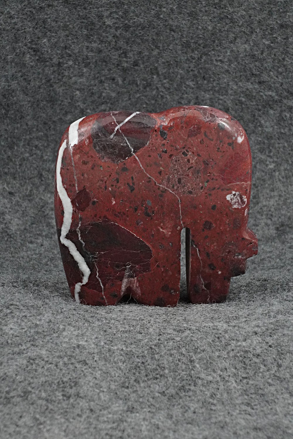 Bear Zuni Fetish Carving - Bernard Laiwakete