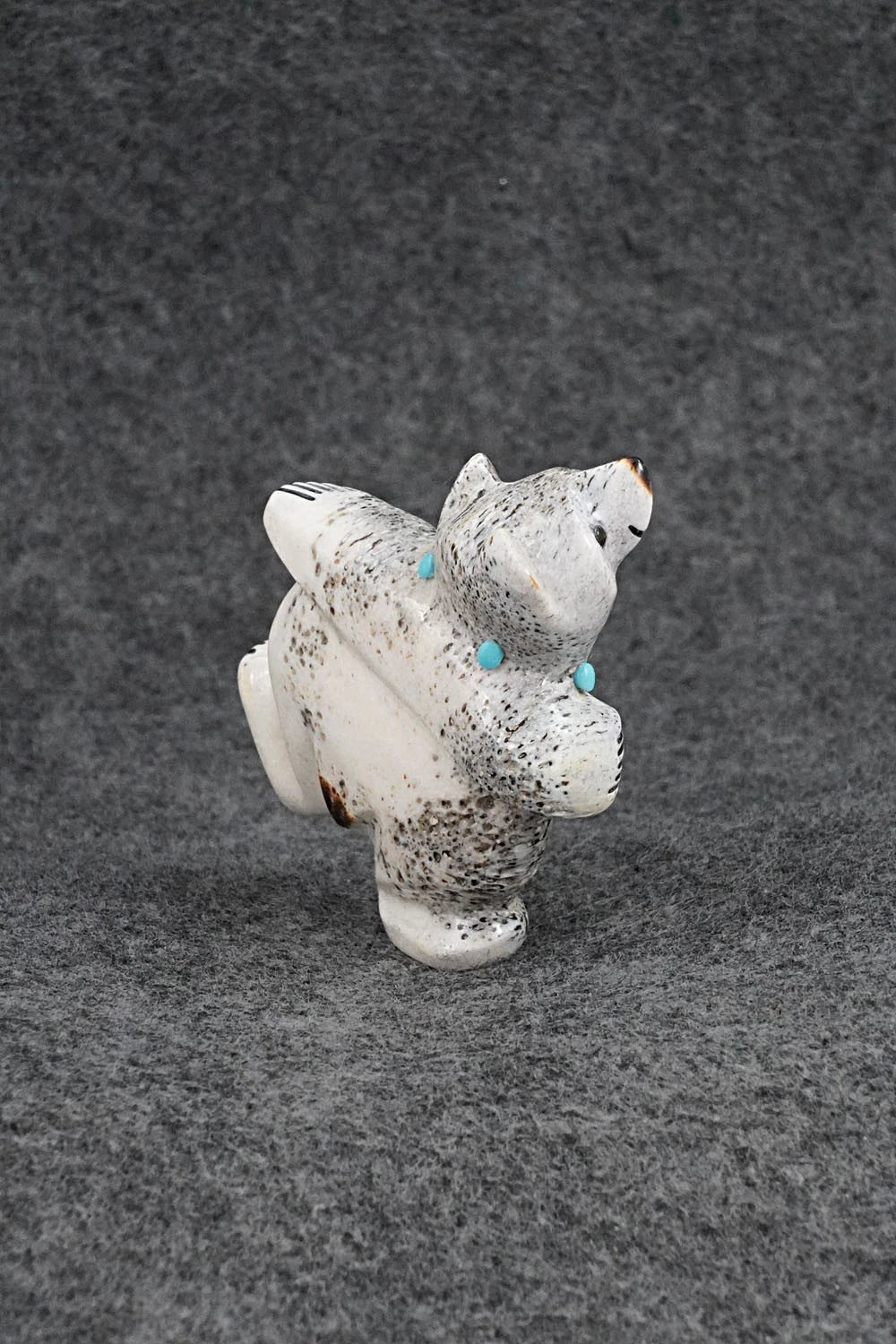 Bear Zuni Fetish Carving - Claudia Peina