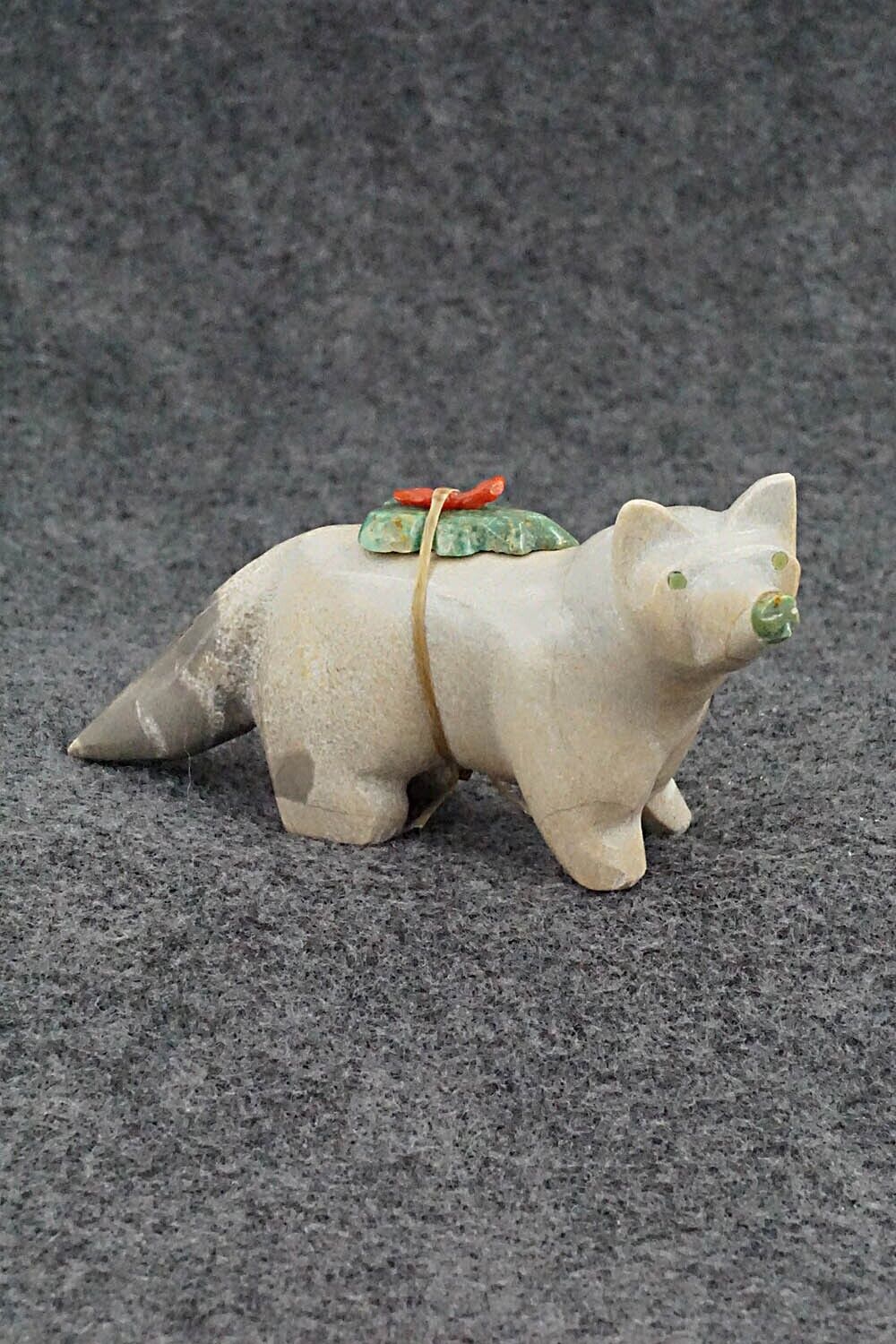 Wolf Zuni Fetish Carving - Enrike Leekya